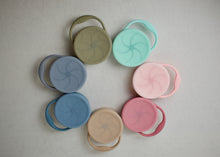 Load image into Gallery viewer, Silicone Collapsible Snack Pot