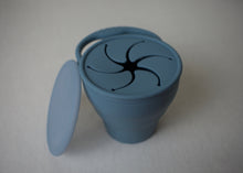 Load image into Gallery viewer, Silicone Collapsible Snack Pot