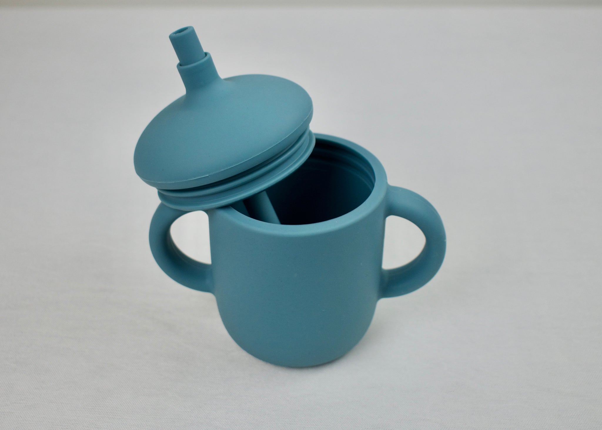 Silicone Cup with Lid + Straw, Sand by Bugandbeankids