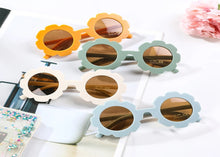 Load image into Gallery viewer, Retro Daisy Flower Sunglasses
